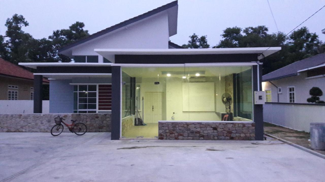 Dlayaran Villa Guest House Kuala Rompin Extérieur photo